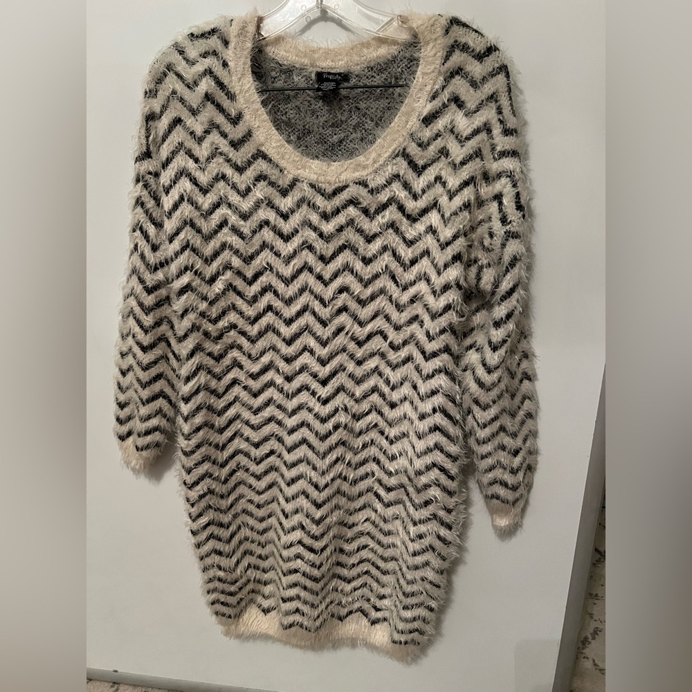 Ladies dress. Cute fluffy style size small